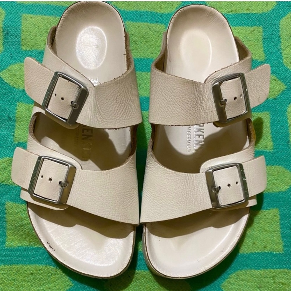 Natural 100% leather Arizona Birkenstocks. Size 8.